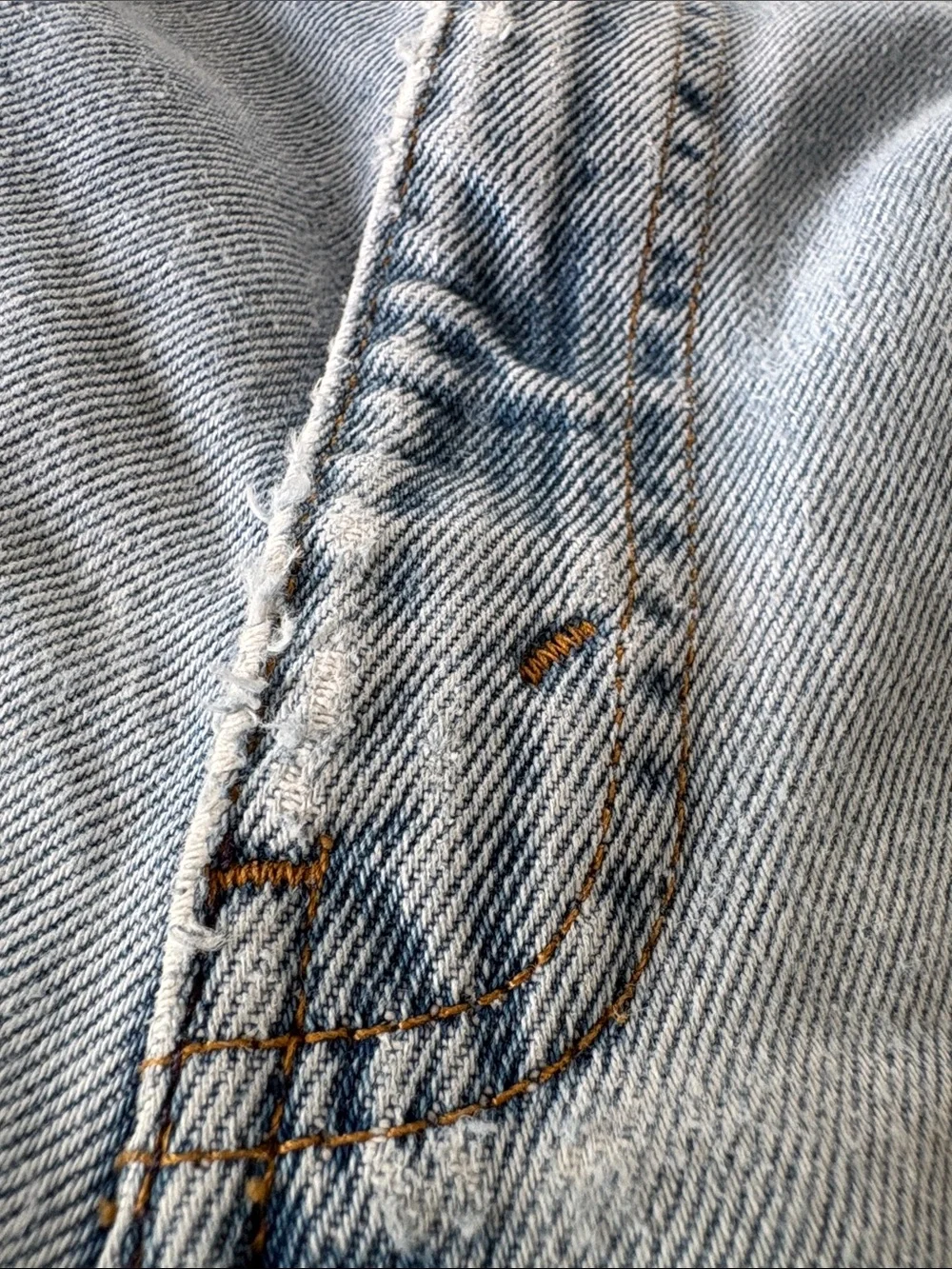 VTG 1989 Levi's 560 Loose Fit Tapered Jeans 34x30 Blank Tab Made in USA Thrashed